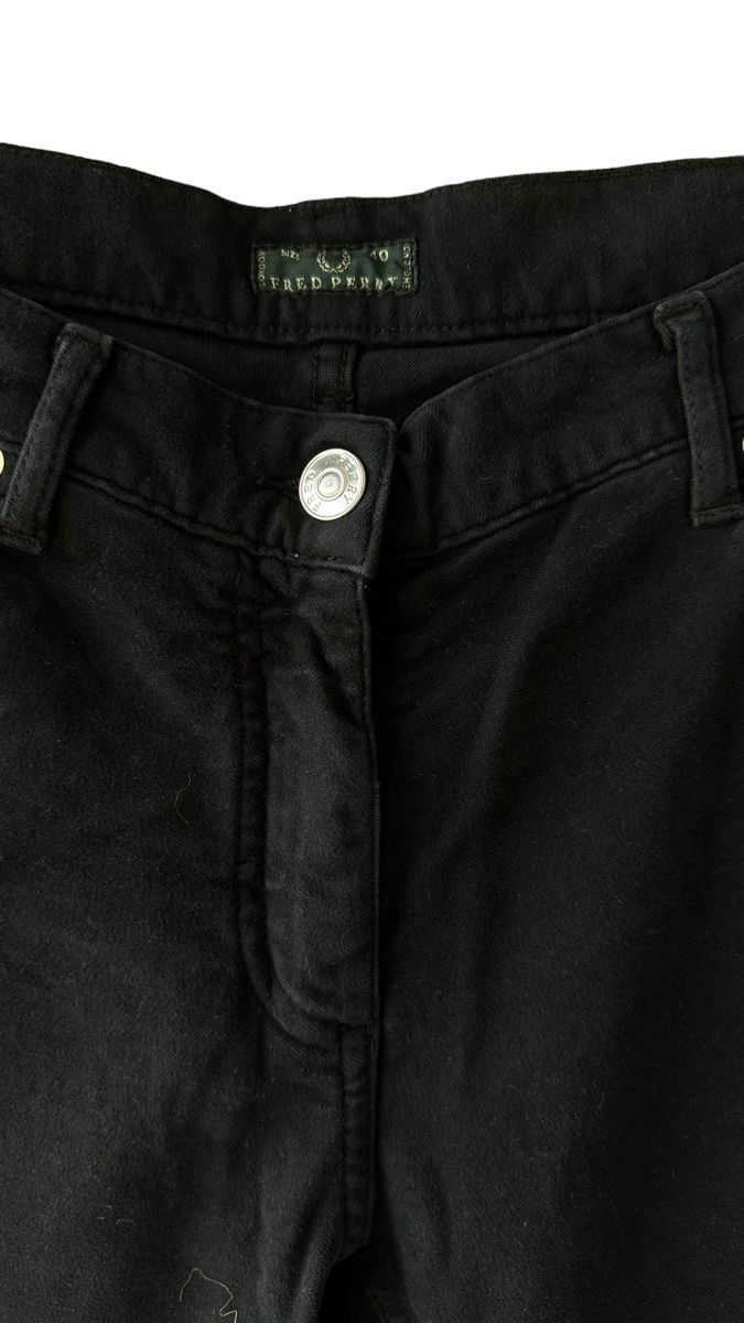 Jeans: Jean velours noir Fred Perry T.27 – D'occasion à Lausanne par Global.P 1