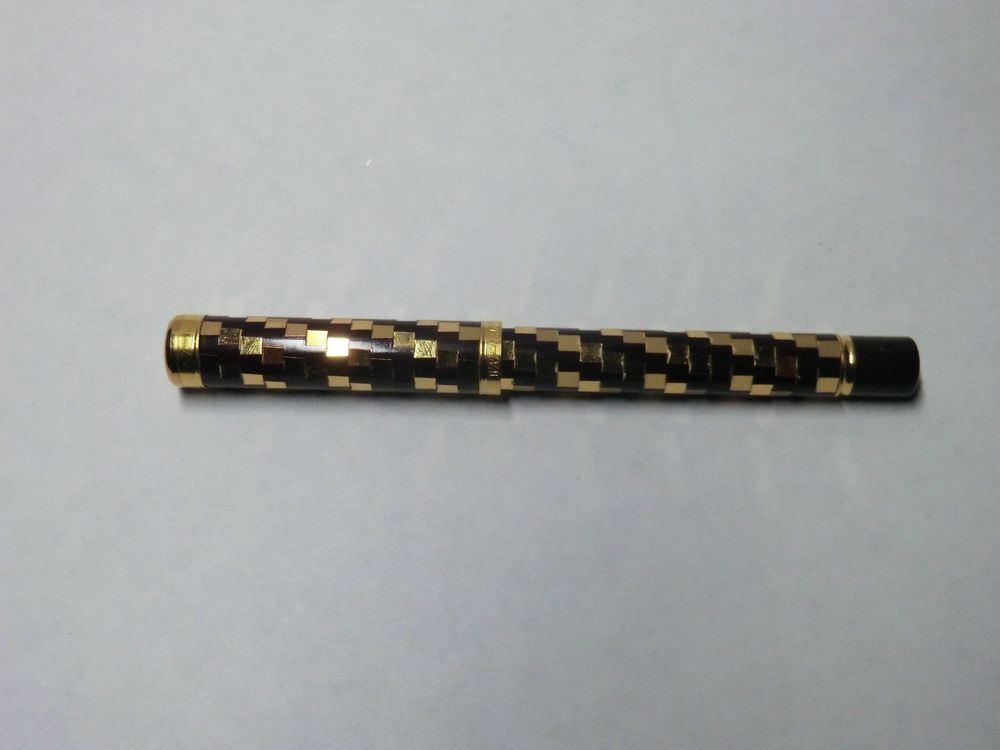 Cross Sauvage Füllfederhalter – 18-Karat-Goldfeder, Mittlere Schreibbreite, In Imperialem Rot