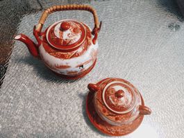 Teekanne mit Zuckerdose 