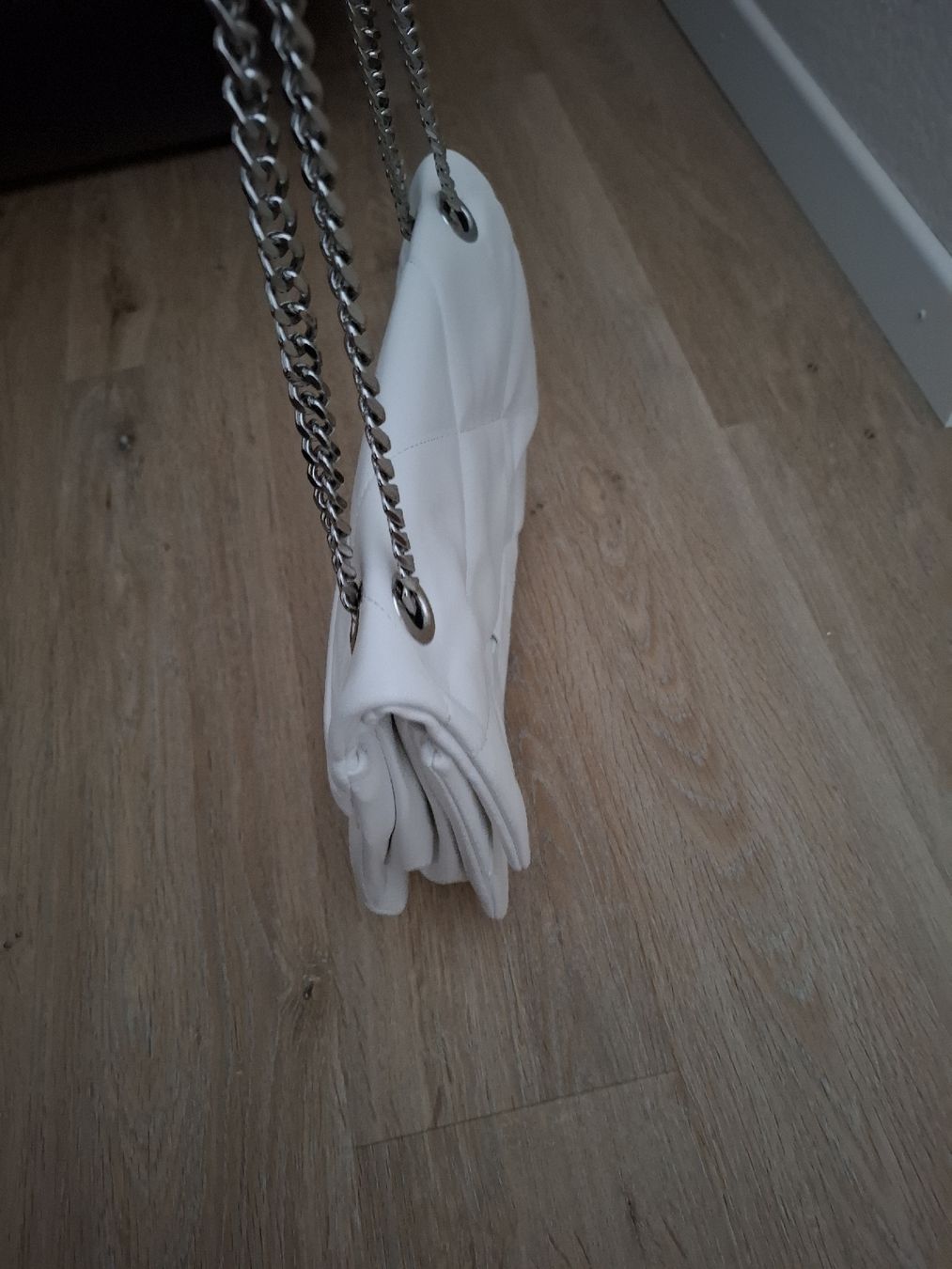 Borse da donna: Weisse Schultertasche mit Kette, gesteppt – Nuovo (secondo la descrizione) da Balzers venduto da 120490 1