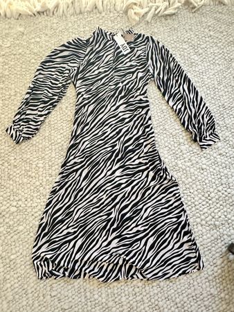 JDY Kleid mit Zebra-Print – Größe L – NEU mit Etikett