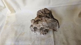Pietra con cristalli