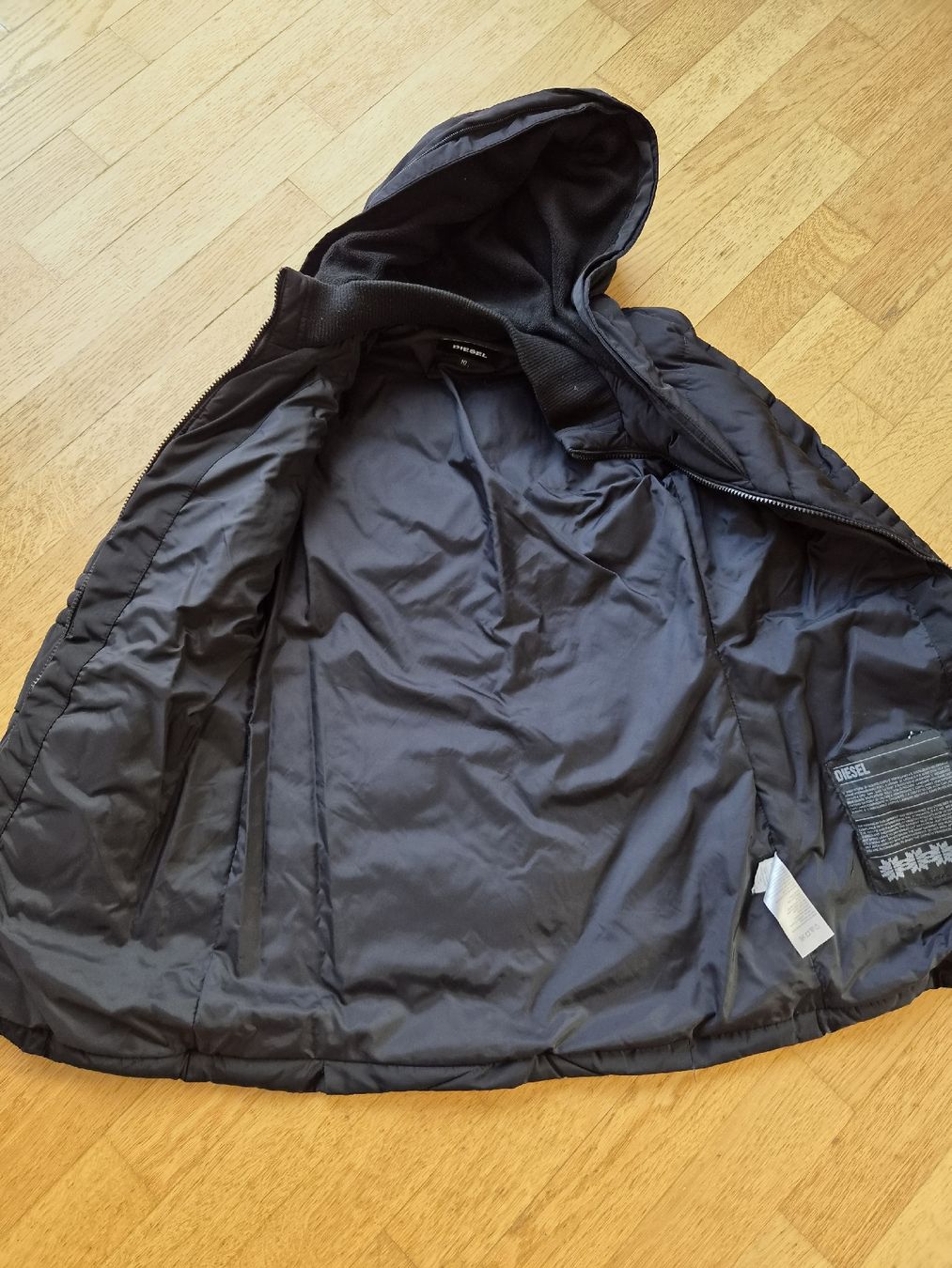 Diesel Jacken & Mäntel: Kinder Winter Jacke  – Gebraucht aus Männedorf von yen_6pbt 2