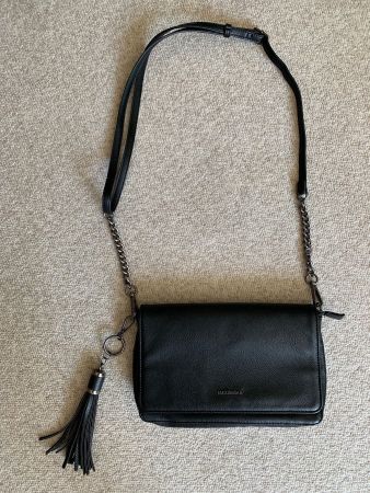 Tasche schwarz Marke EMILY & NOAH mit Quaste