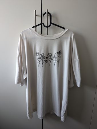 Schlichtes T-Shirt mit Blumenprint in Grösse XL