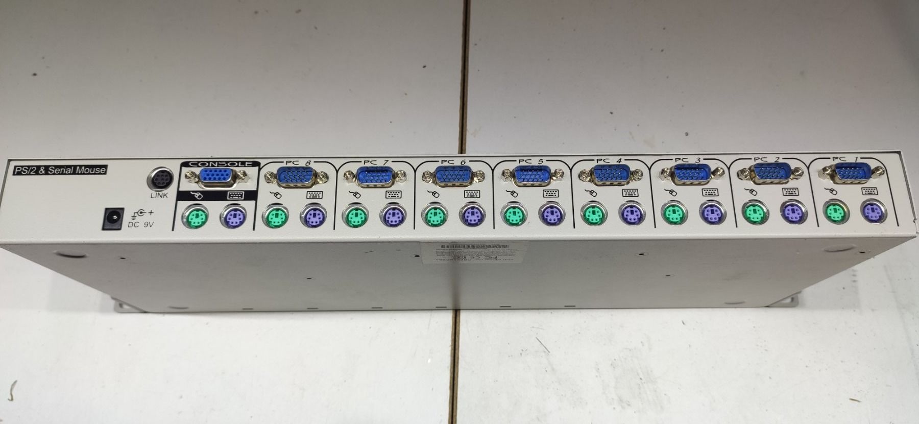 Serveurs: KVM Switch, 8 Port, 19" – D'occasion à Teufen AR par Kawataz 2