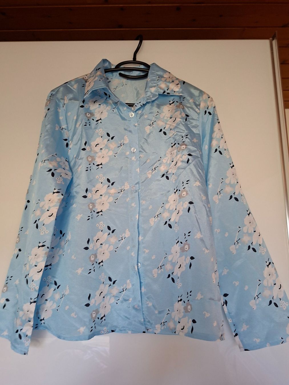 Chemisiers: Bluse Damen hellblau geblümt Grösse L – Neuf (Voir description) à Erlinsbach par pfunky