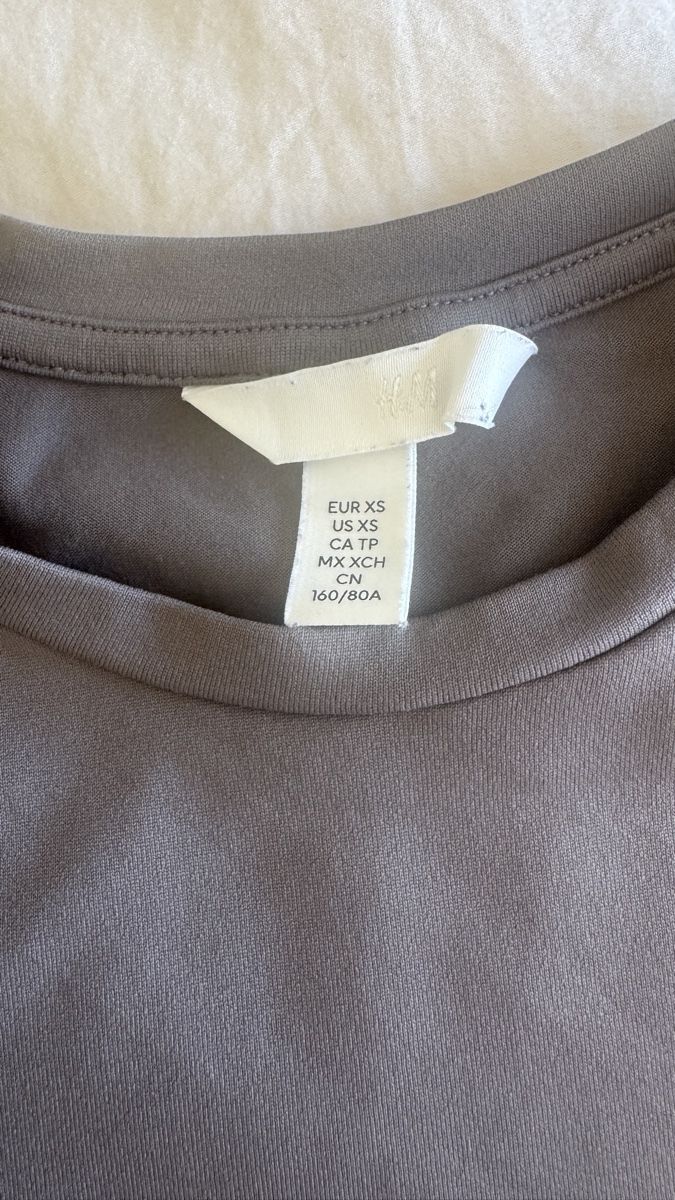 H&M T-Shirts: T-Shirt Gr XS – Neu (gemäss Beschreibung) aus Hünenberg See von Schulers 1