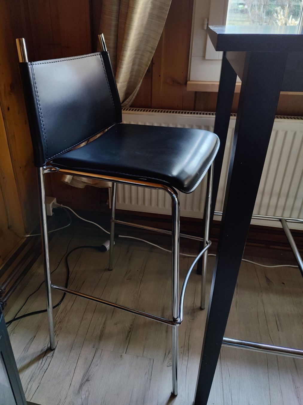 Set di tavolo e panche: Bartisch mit 2 Stühlen -Muss schnellstmöglich weg!! – Usato da Schwarzenberg LU venduto da Kryssy81 1