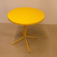 Kleiner gelber runder Gartentisch (HE234)