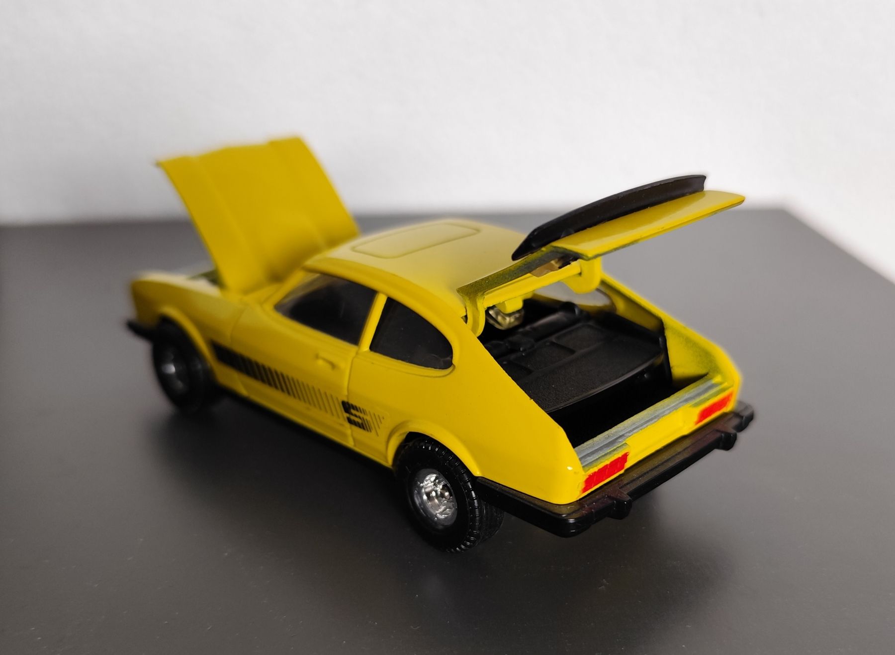 Corgi Toys Modellini d'auto: Ford Capri – Usato da Arbaz venduto da diabolo28 3