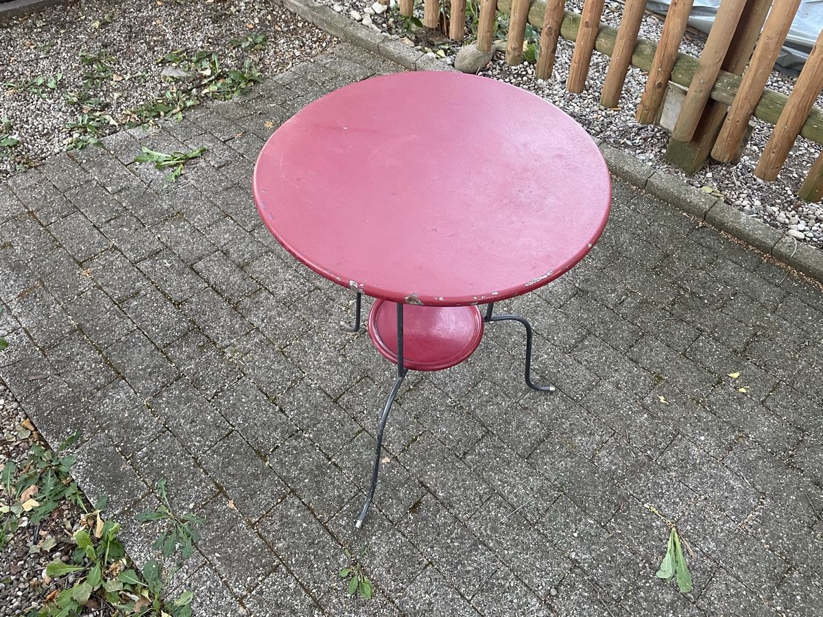 Tavoli: Bistrotisch / Gartentisch rot – Usato da Winterthur venduto da Kingori 3