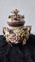 Wunderschöne Deko-Dose mit Rosen aus Porzellan