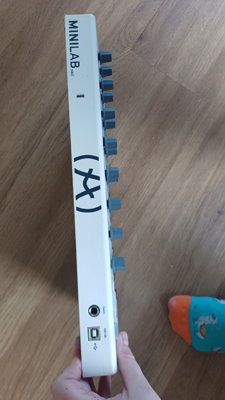 Strumenti musicali: Arturia Minilab MKII Controller Keyboard weiss mit USB Kabel – Usato da Kriens venduto da Nikamii 1