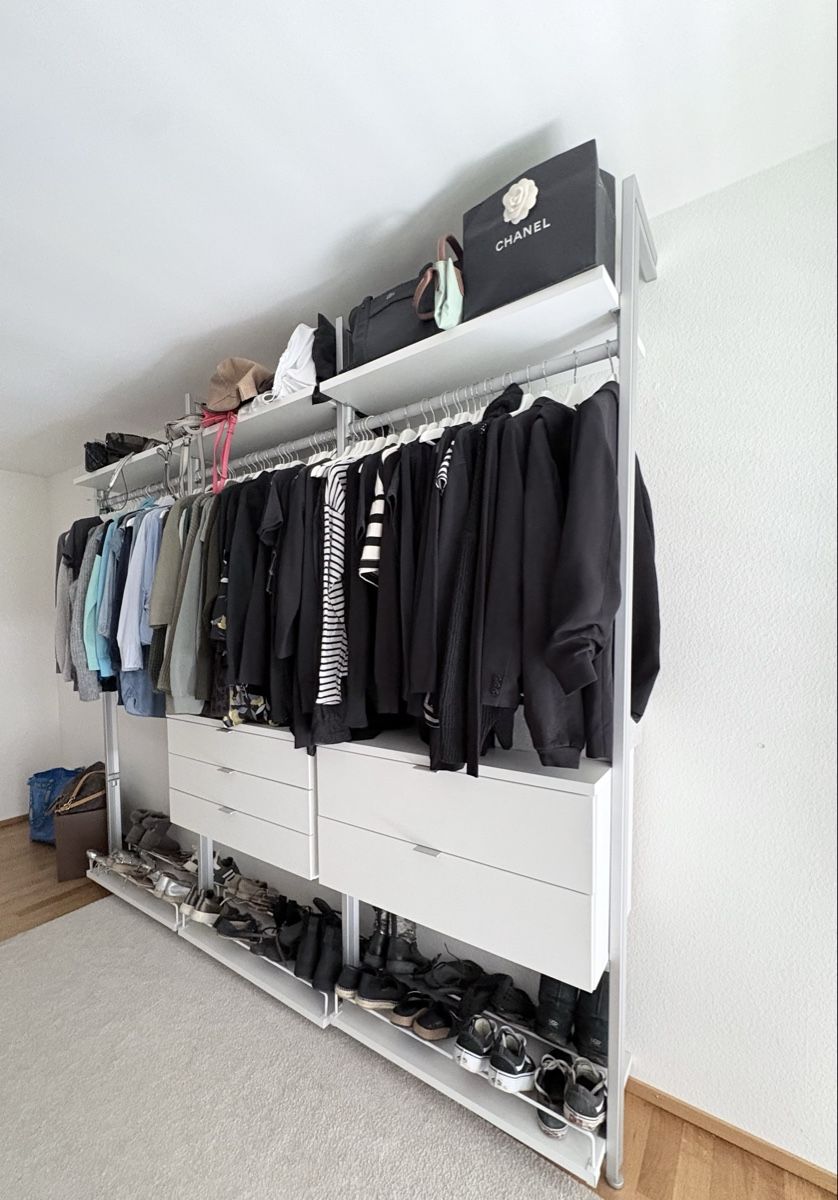 Armadi: Kleiderschrank – Usato da Oberwil BL venduto da Nolitha
