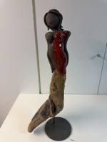 Skulptur Frau aus Keramik und Treibholz