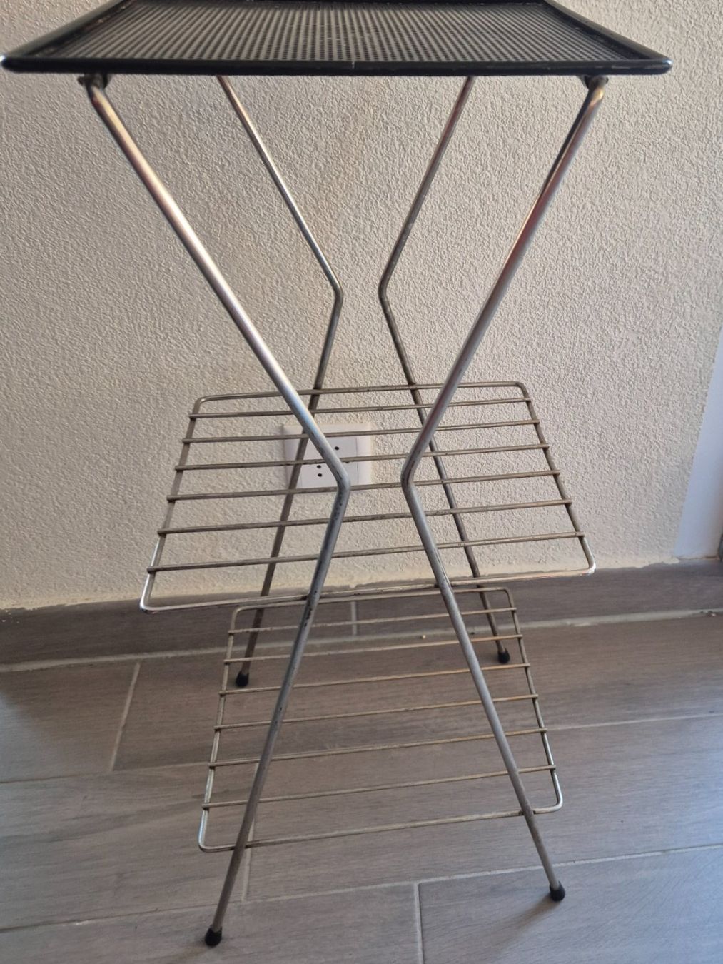 Tavoli: Table d'appoint vintage en métal – Usato da Fully venduto da tameab 1