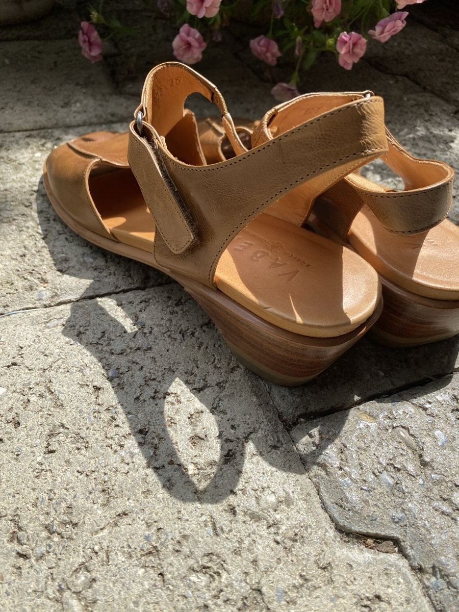 Scarpe da donna: Vabene Ledersandalen, hellbraun, Grösse 40 – Nuovo (secondo la descrizione) da Hünenberg venduto da a.u.849 3