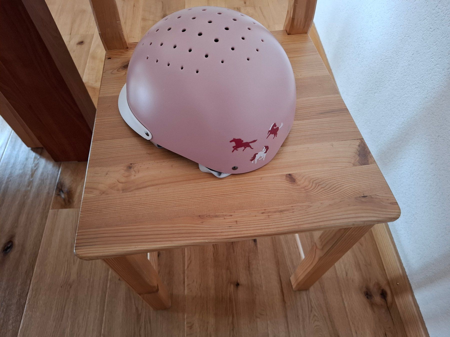 Decathlon Caschi: Reithelm für Mädchen Gr.52-55 – Usato da Halten venduto da Mutzji 2