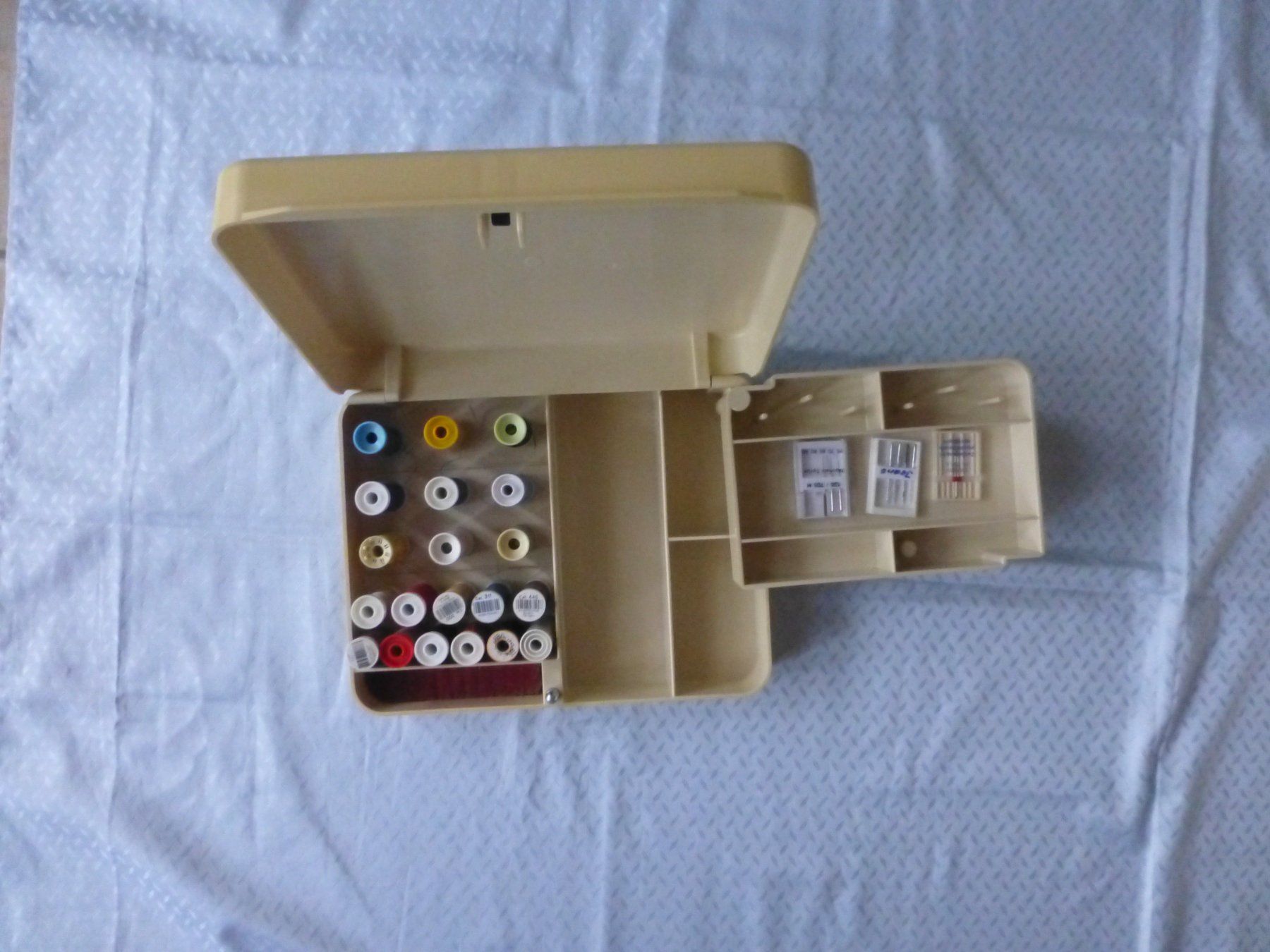 Macchine da cucire: Box von Bernina mit Zubehör – Usato da Würenlingen venduto da drago56 2