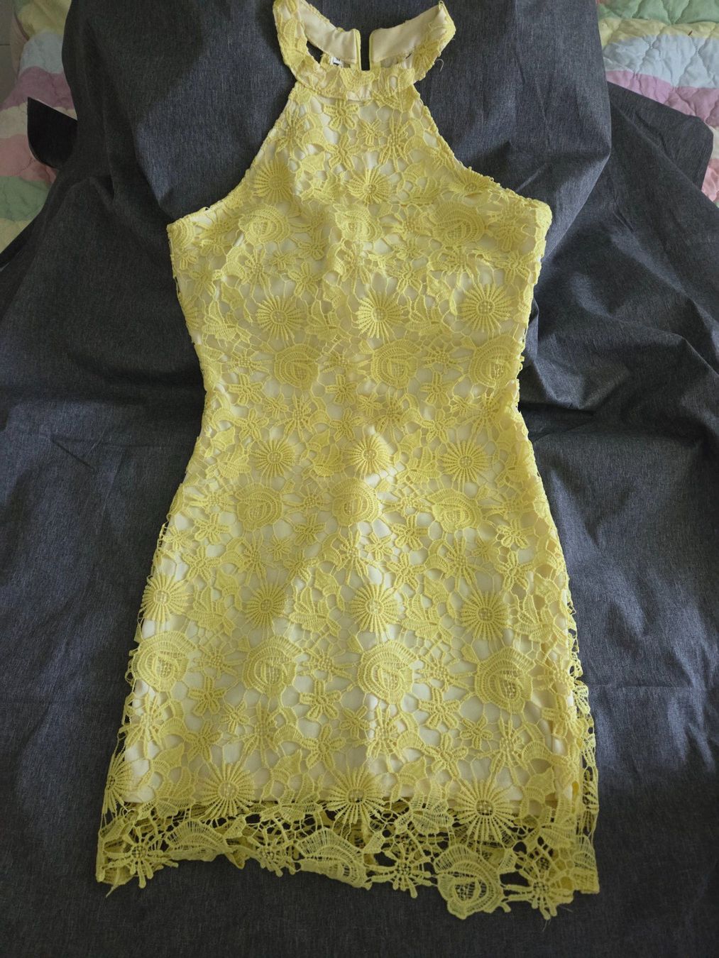 Vestiti: Wunderschönes Neckholder-Spitzenkleid – Nuovo (secondo la descrizione) da Abtwil AG venduto da MaVo.0710