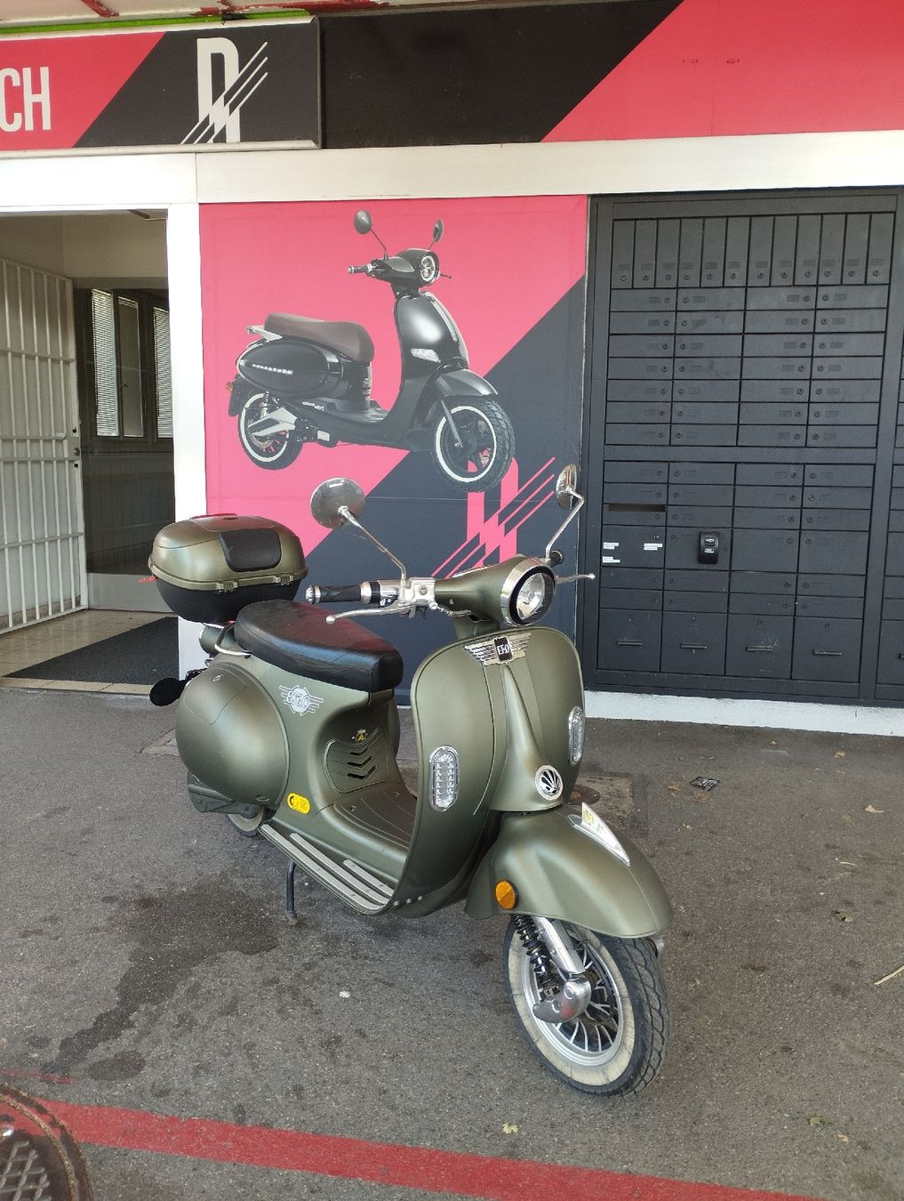 Scooters: Occassion Elektroroller 45km/h  Kat.M E.F.O EV2000 retro – Gebraucht aus Neuhausen am Rheinfall von Toeffdoc
