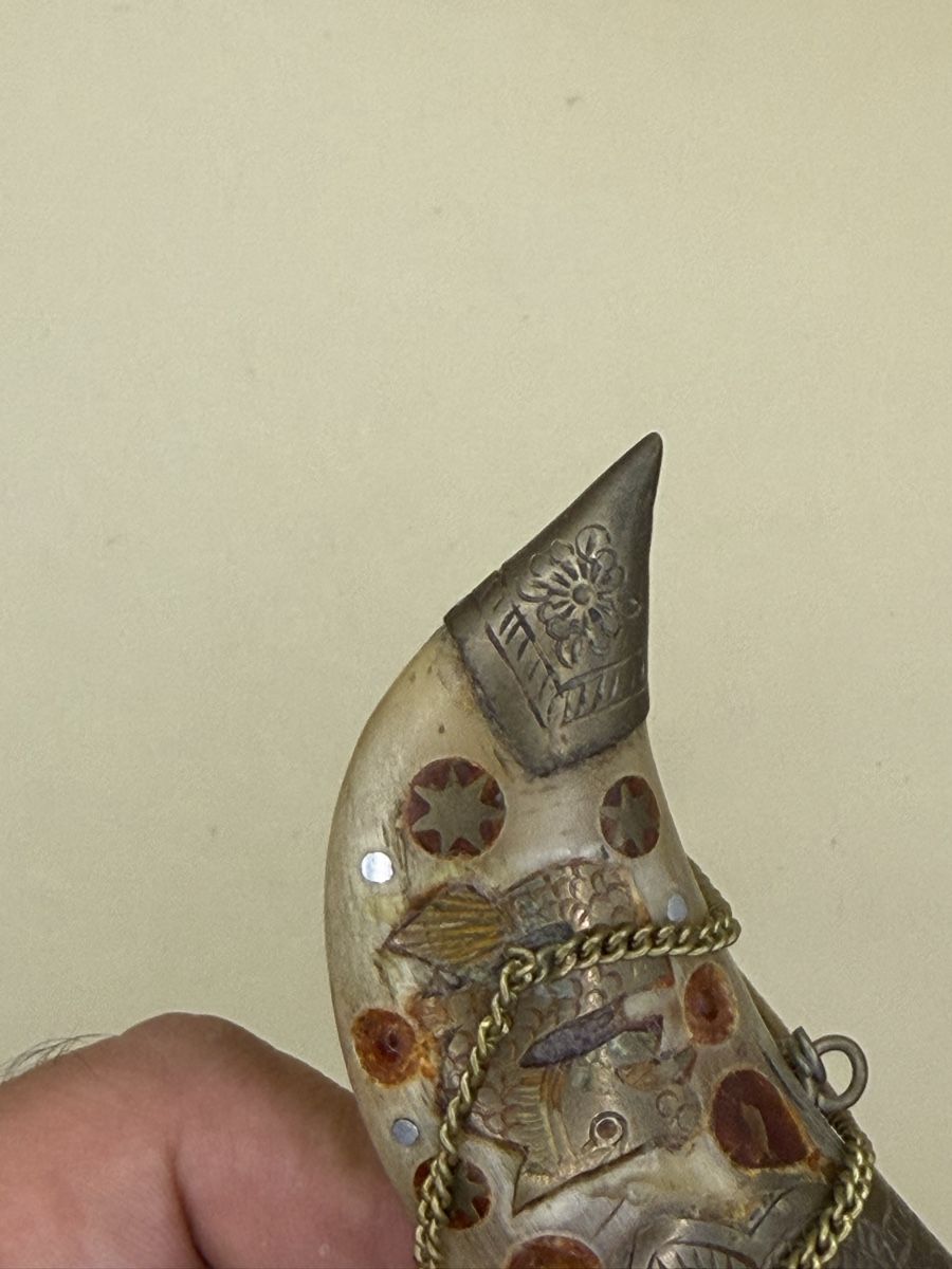 Flaconi: Ancienne flasque en corne gravée avec chaînette – Usato da Genève venduto da sho_67qj 6