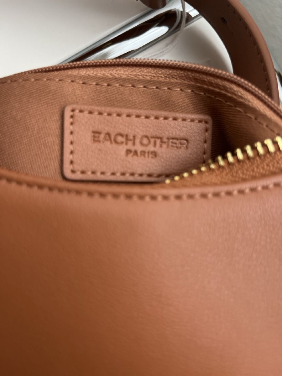 Sacs femmes: Each Other Paris Leder  Handtasche, neu – Neuf avec emballage d'origine à Bätterkinden par spital144 5