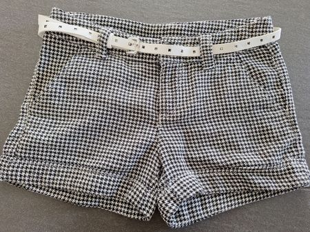 Schicke Shorts Gr. 140  Karo-Look mit Gürtel