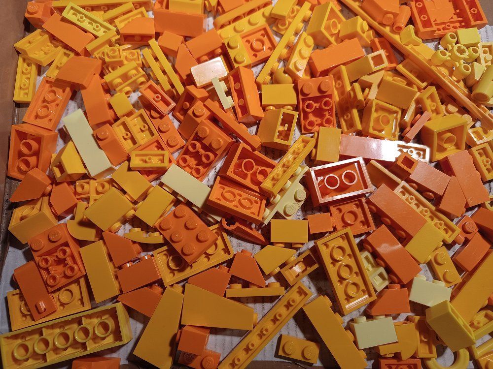 Lego Kit di costruzioni: LEGO 180 gelbe und orange Teile -A74 – Usato da Morges venduto da cardeman61
