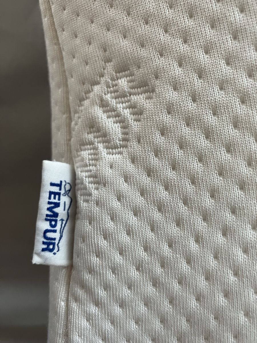 Tempur Cuscini: Oreiller ergonomique Tempur blanc – Nuovo (secondo la descrizione) da Bex venduto da man_6gxz 1