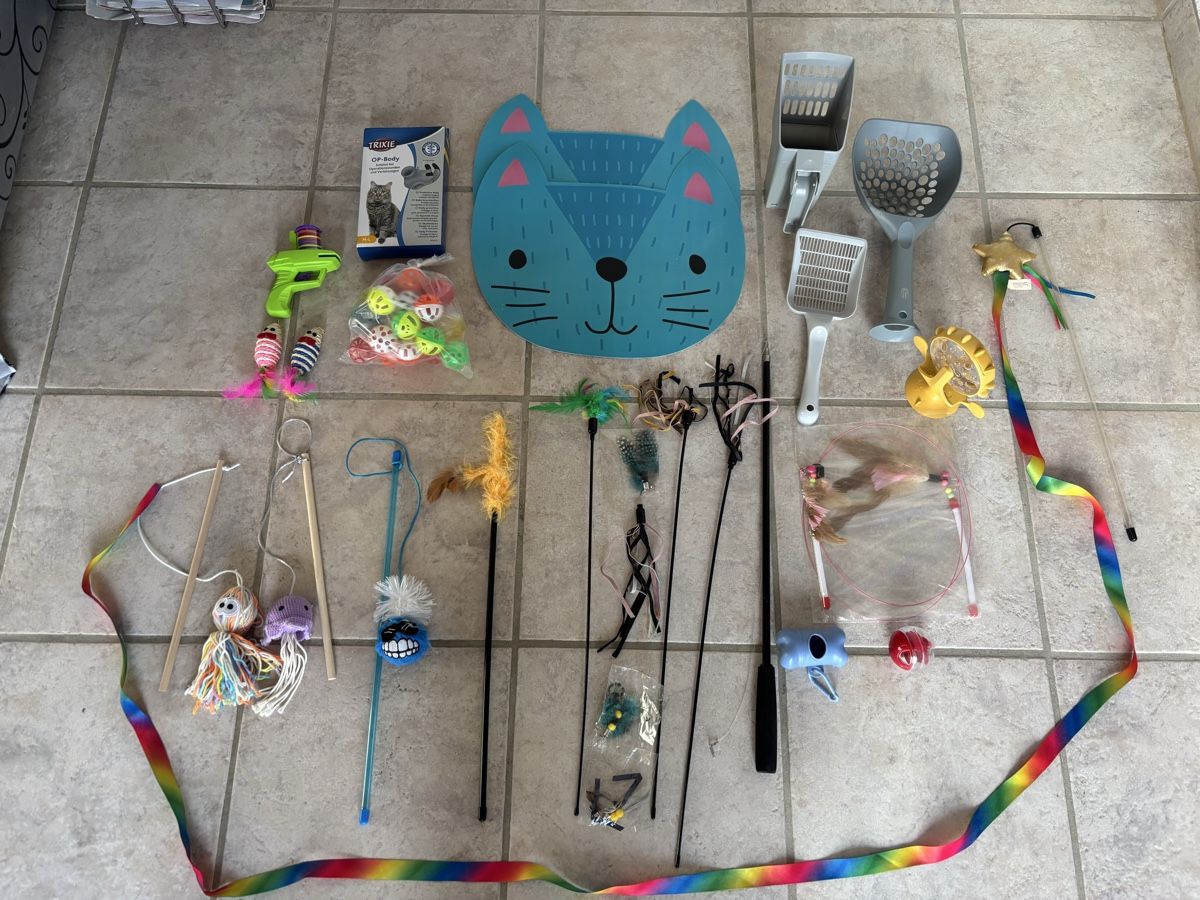 Spielzeuge: Katzen-set – Neu (gemäss Beschreibung) aus St. Pantaleon von fixx96