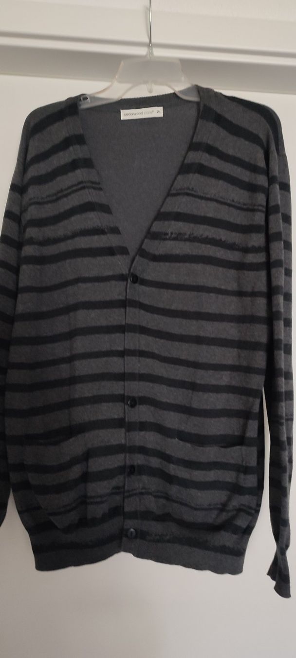 Pulls & Sweat-shirts: Pull noir/gris – Neuf (Voir description) à St-Cergue par Neviana