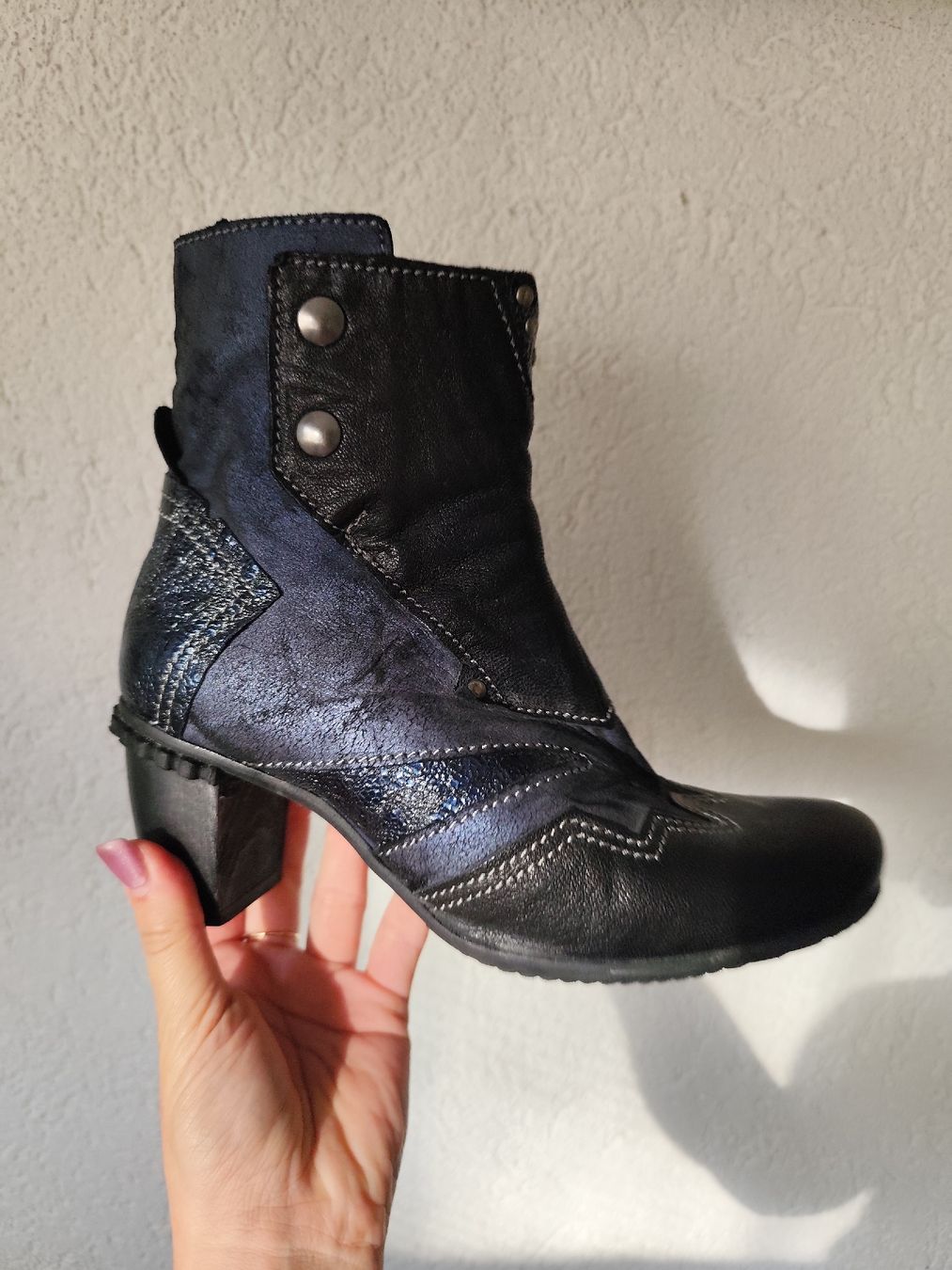 Scarpe da donna: Charme boots Italy 36 cosplay – Usato da Mägenwil venduto da VintageGirly 7