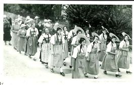 Pfaffnau LU Trachtenfrauen Umzug aber wo ? ca. 1940 sehr gut