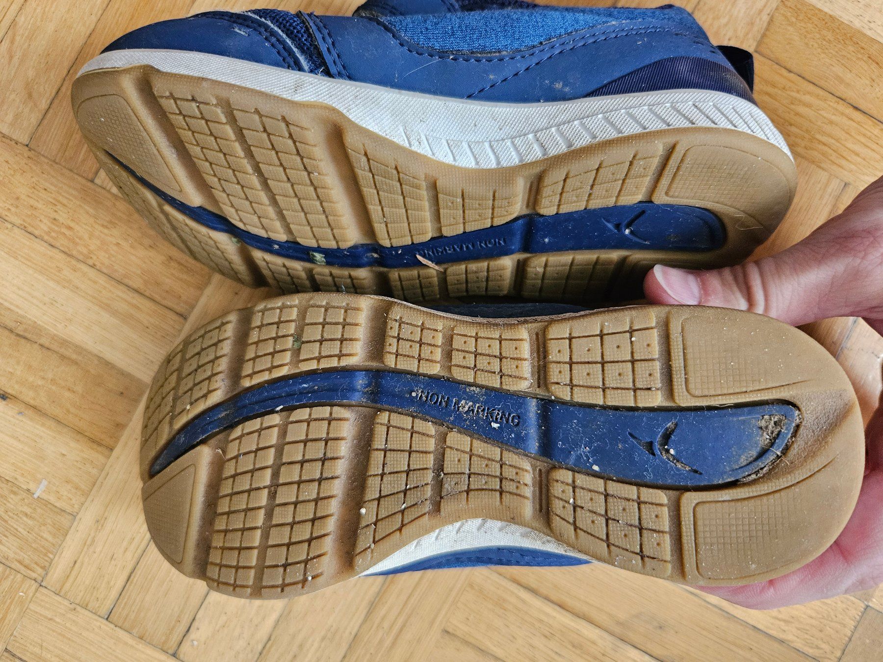 Decathlon Scarpe per ragazzi: leichte Turnschuhe / Sneaker Gr. 27 – Usato da Unterengstringen venduto da saraman 2