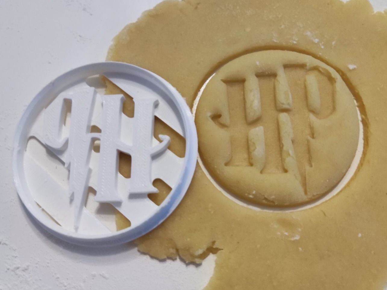 Teglie da forno: Harry Potter Logo Ausstechform Guetzliausstecher – Nuovo e nell'imballaggio originale da Büren SO venduto da Asadn