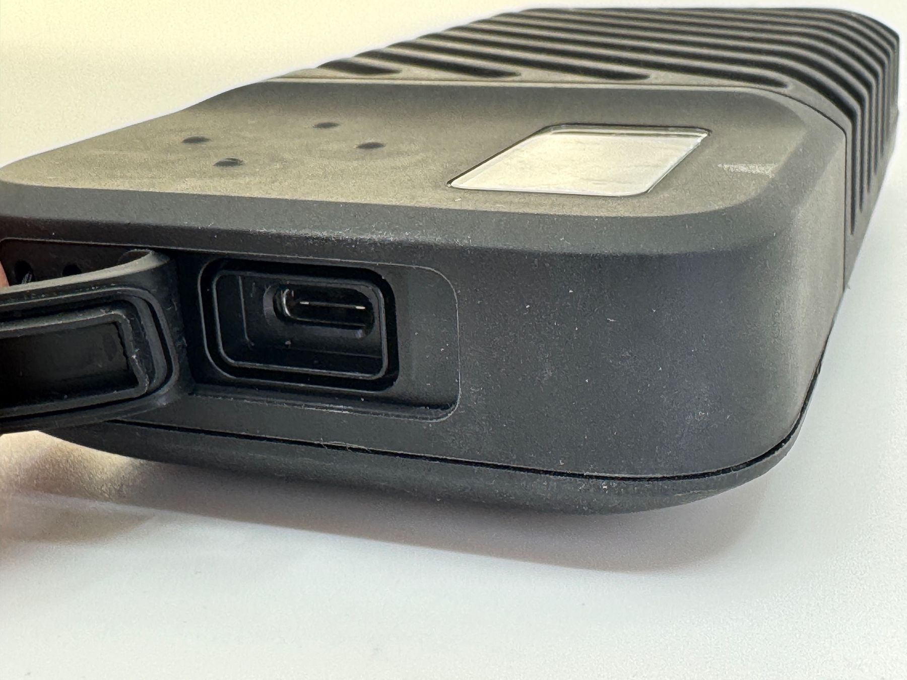 Dischi rigidi: Gnarbox 2.0 SSD 1TB - Robuste Mobile Datensicherung – Usato da Zürich venduto da hansUeli99 7