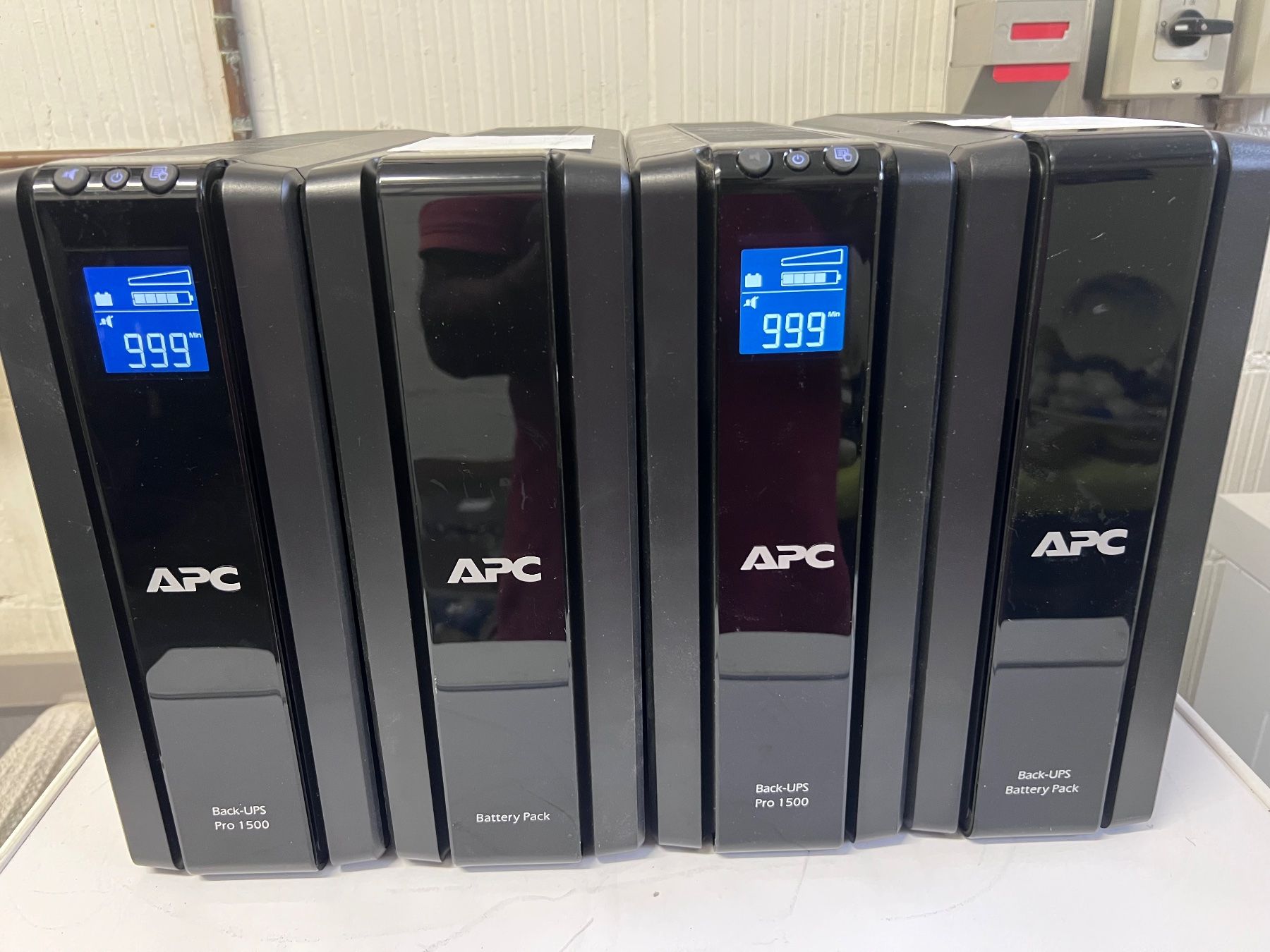 Apc Caricatori & Batterie: APC Back-UPS Pro 1500 VA, 865 W, Line-Interaktiv USV – Usato da Root venduto da Tech-Nick 3