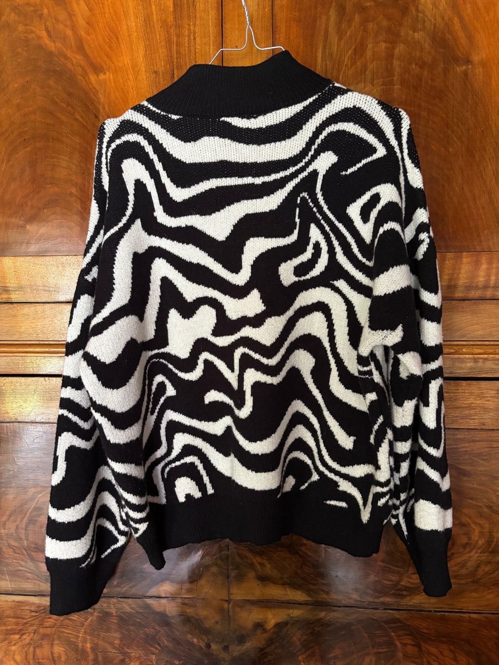 Maglioni & Felpe: Pull noir et blanc en viscose, polyester et polyamide – Usato da Grand-Lancy venduto da hip_2rbd 1
