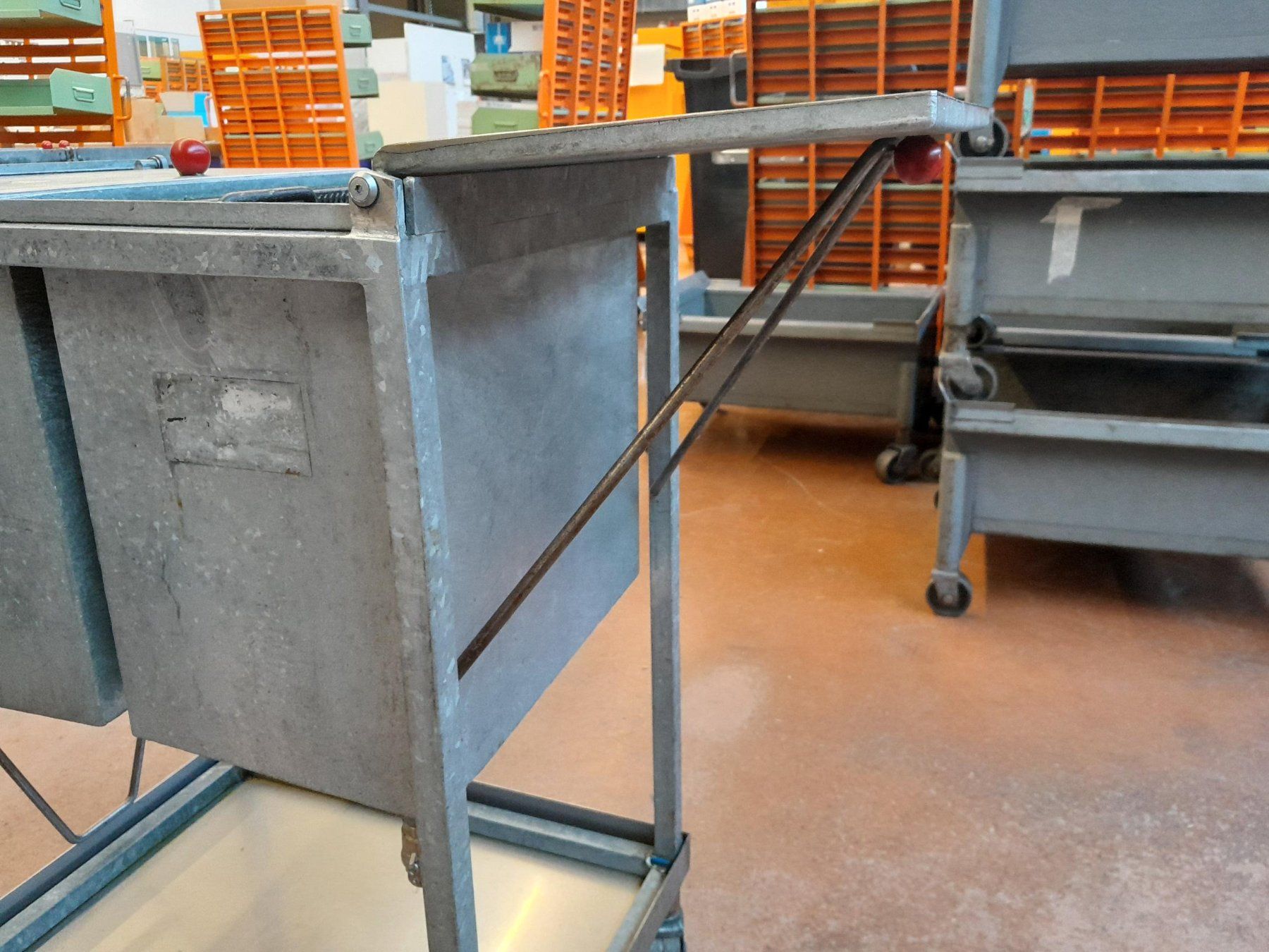 Valigie & Borse: Teilewasch- / Oelwagen – Usato da Rümlang venduto da BKCH 5