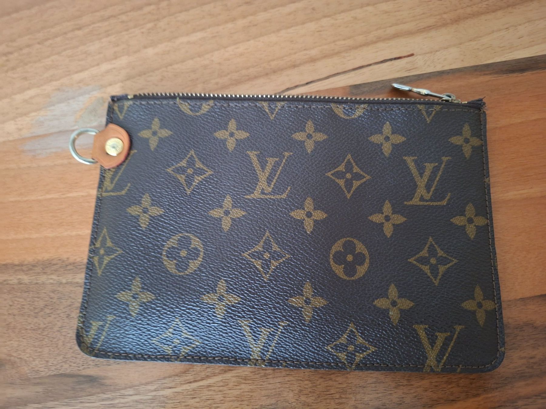 Louis Vuitton Portemonnaie: Louis Vuitton Pochette Monogram Canvas gebraucht – Gebraucht aus Schaffhausen von meteor7 1