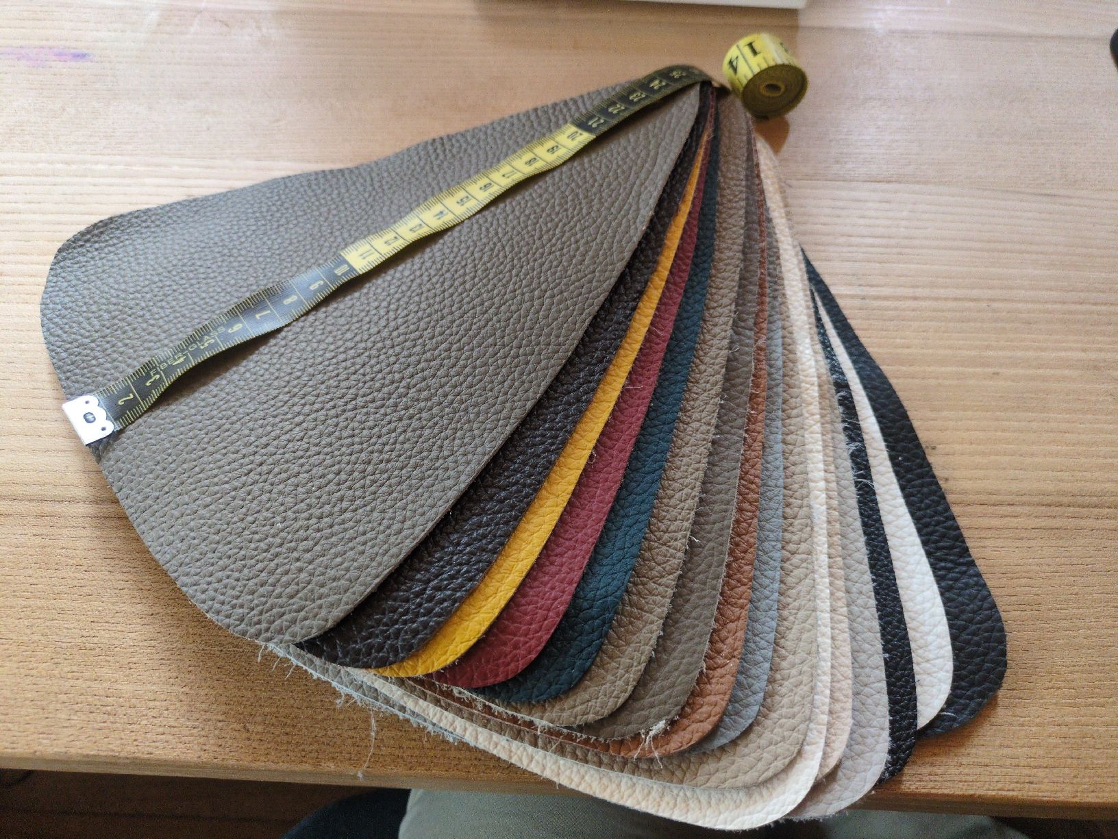 Tissus: Leder Muster 16 Farben (16Stk) Soleda nähen basteln – D'occasion à Fankhaus (Trub) par sun_7677
