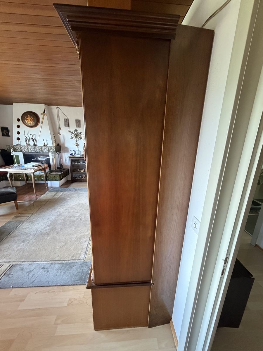 Cassettiere: Grosses Antikes Sideboard – Usato da Zürich venduto da annamontana 4