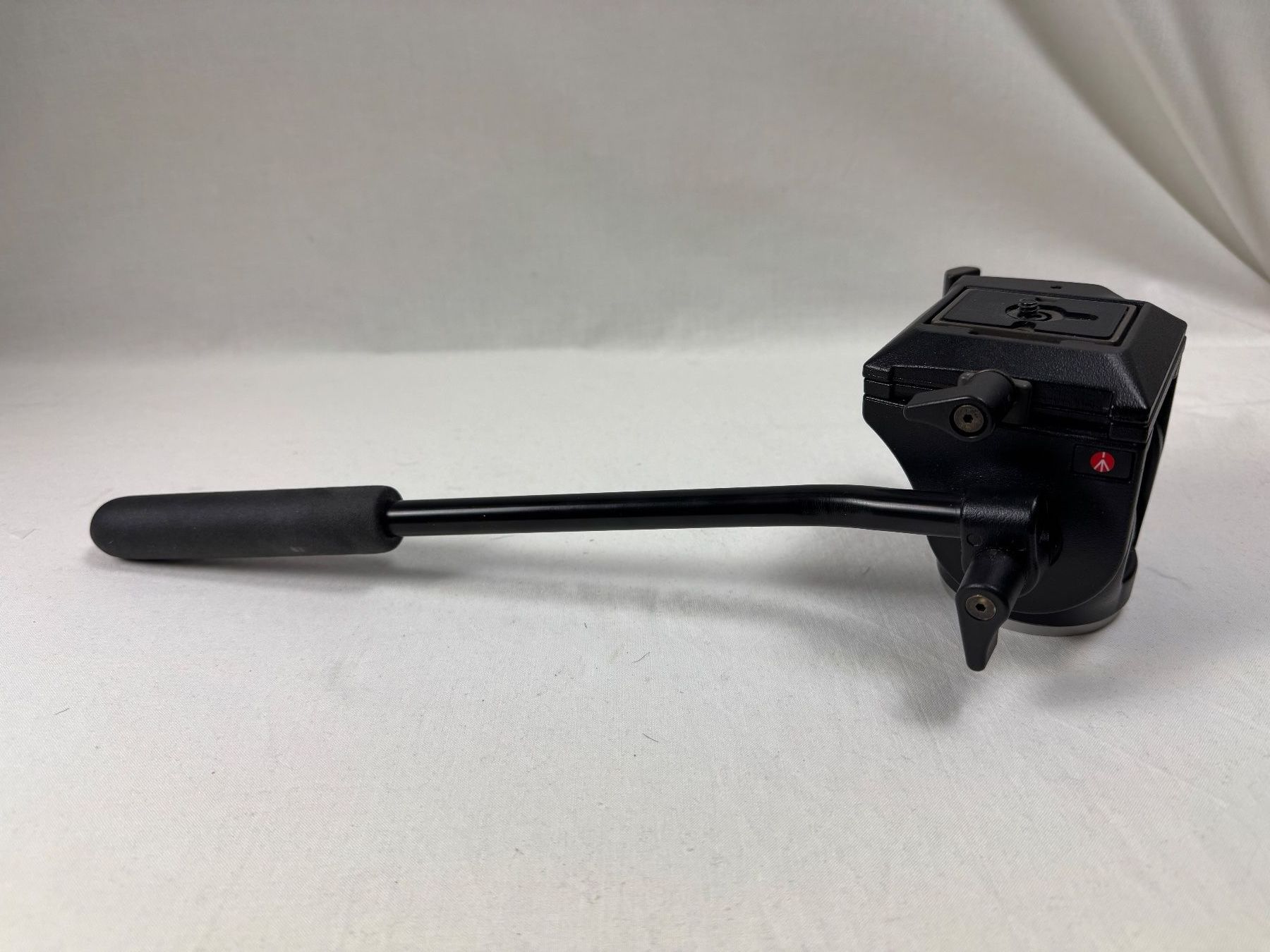 Manfrotto Stative & Köpfe: MANFROTTO 701 RC2 Stativ Neigekopf – Gebraucht aus Zürich von taldav68