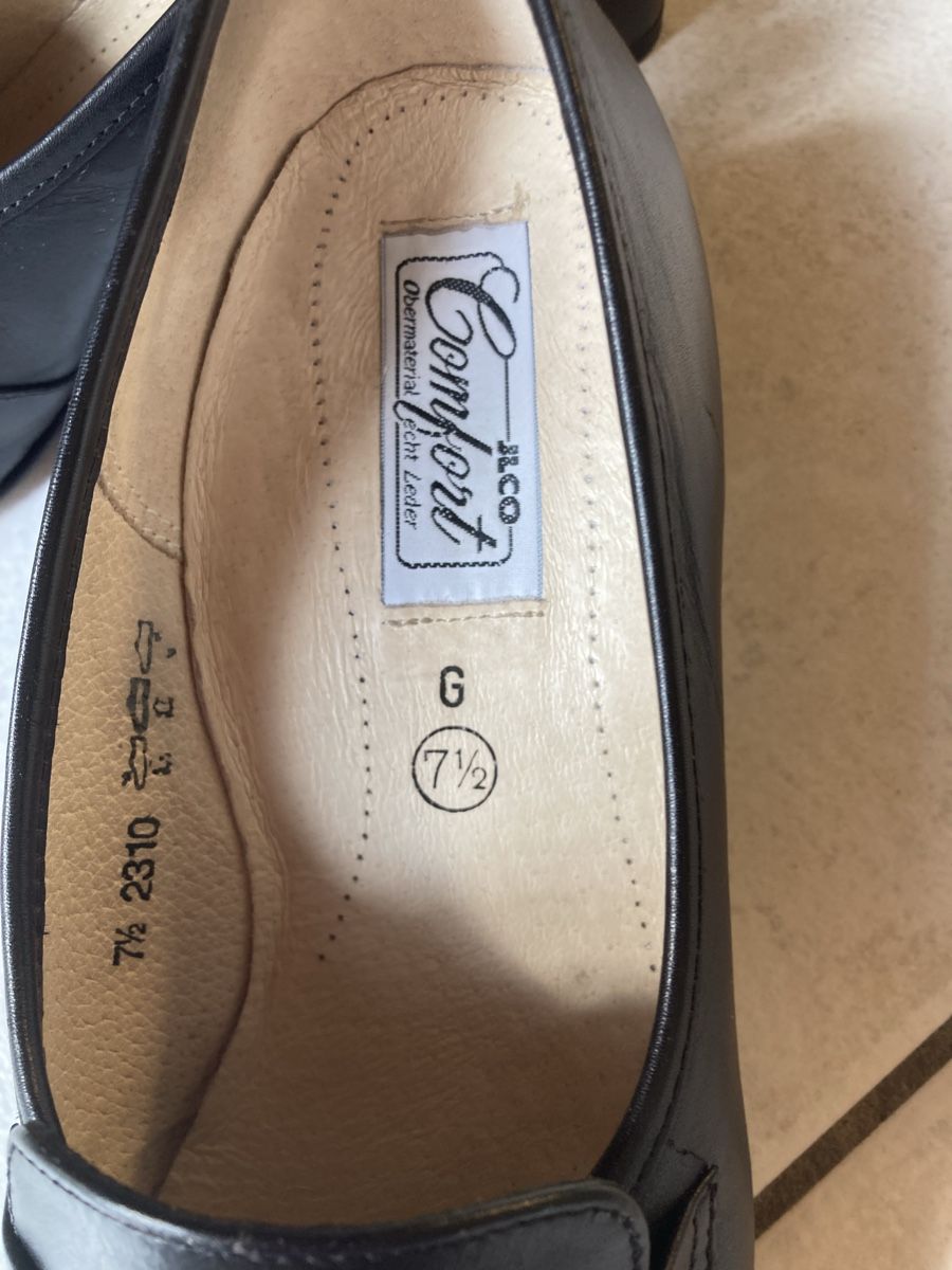 Chaussures femmes: Trachtenschuhe Grösse 7.5 – D'occasion à Riggisberg par Mat141 1