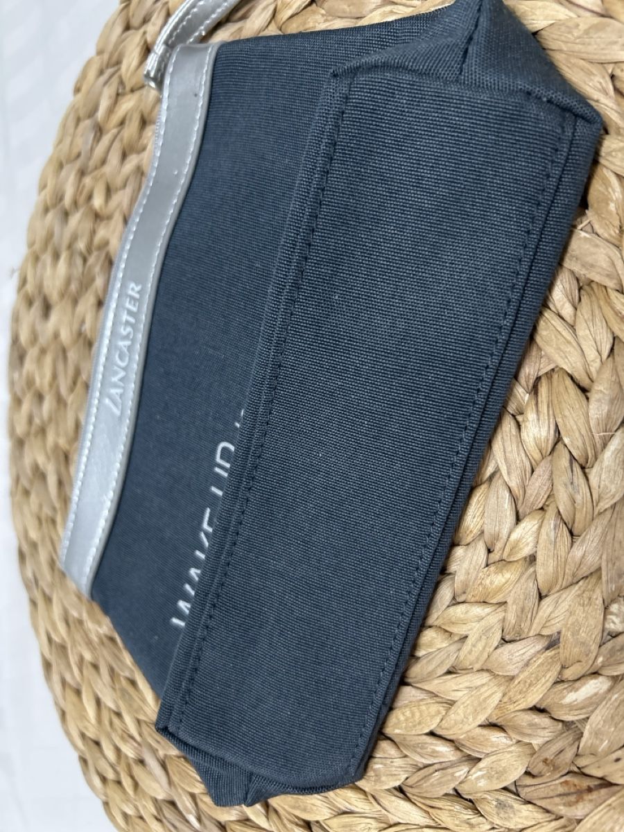 Trousses de maquillage: Pochette Lancaster avec lanière argentée, NEUVE – Neuf (Voir description) à Carouge GE par Emilynette 1