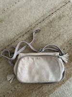 Trendige Handtasche mit vielen Fächern