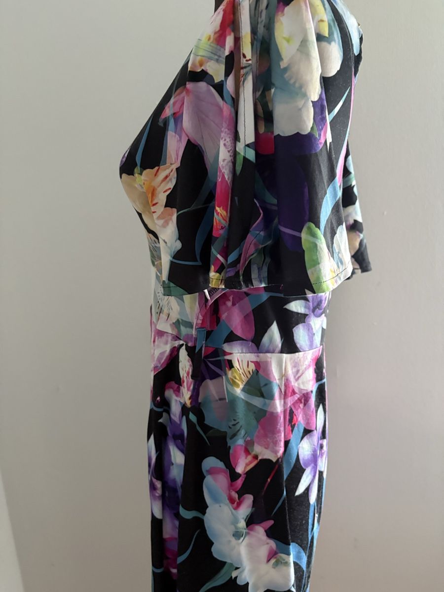 Vestiti: Damen Kleid mit Blumenmuster Grösse M neu – Usato da Bösingen venduto da ash_jnn8 1