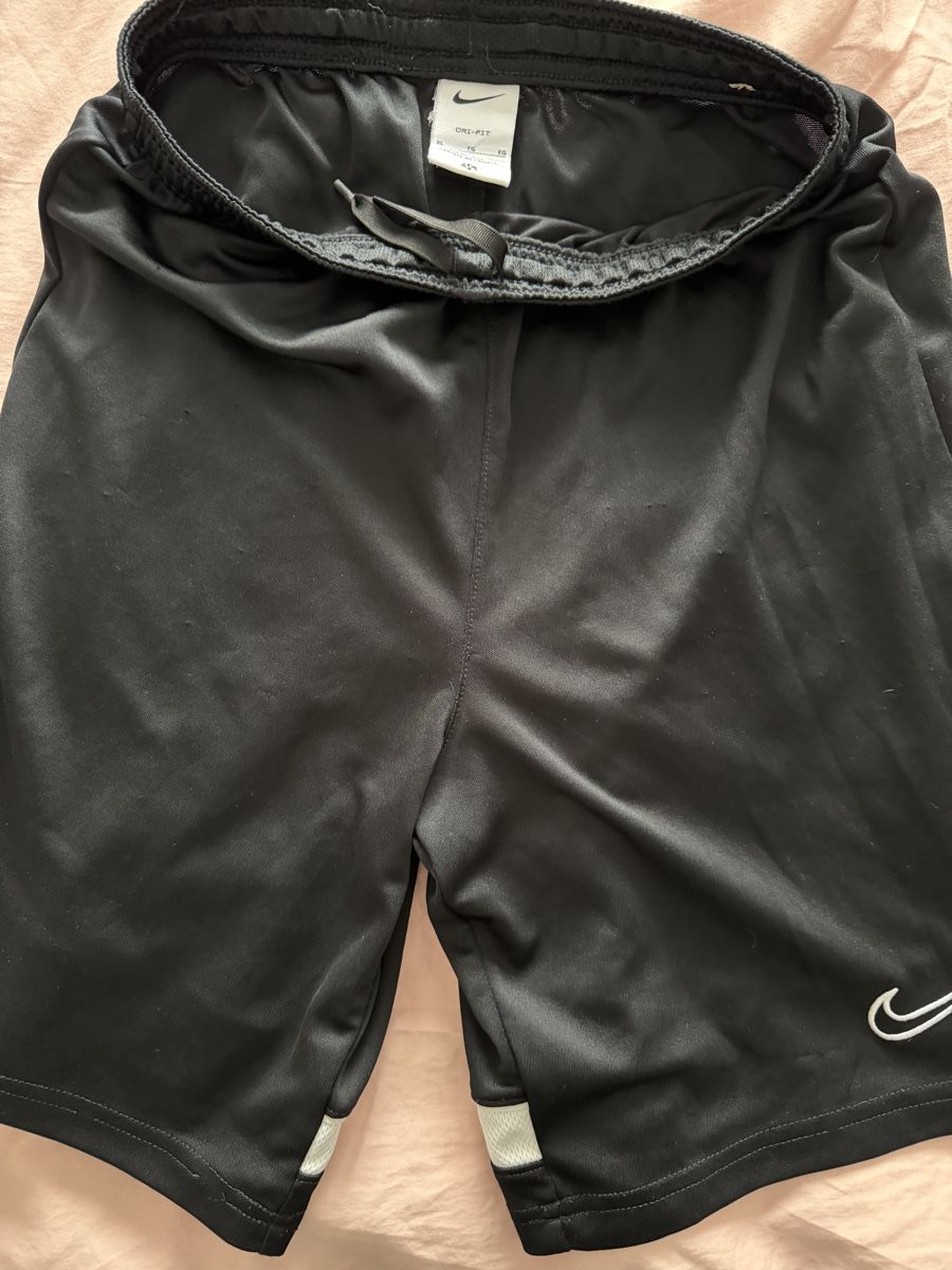 Nike Pantaloni: Nike, Adidas – Usato da Gattikon venduto da Mariani3 2
